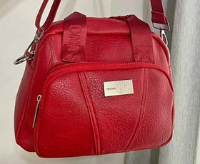 Cartera roja Ona Saez